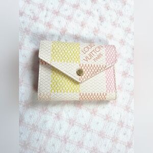 Louis Vuitton Victorine Wallet | Damier Licious Peche | N40638 | Excellent